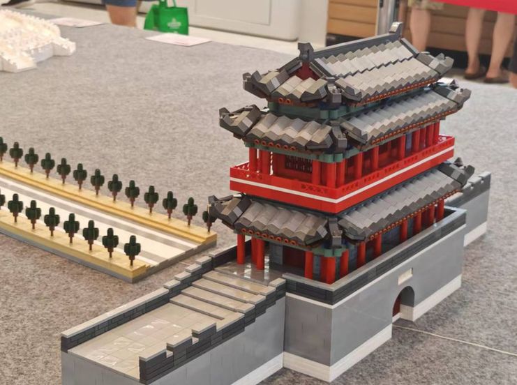 16万块积木打造15米“微缩中轴线” 拼出“中”式智慧 