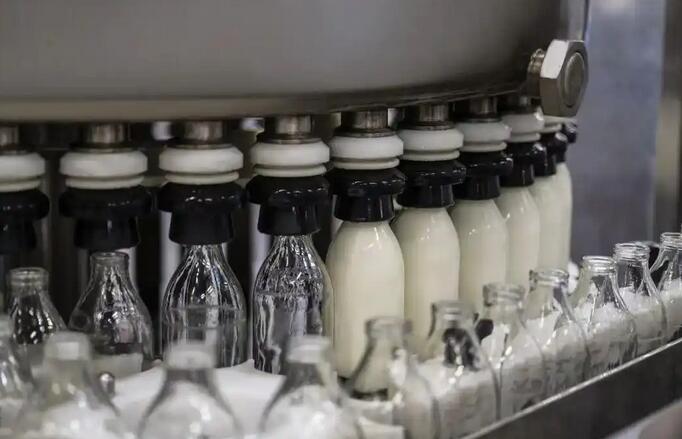 新规下常温牛奶全面禁用复原乳 专家教你三招避开&ldquo;假纯奶&rdquo;