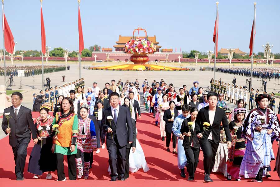 烈士纪念日向人民英雄敬献花篮仪式在京隆重举行