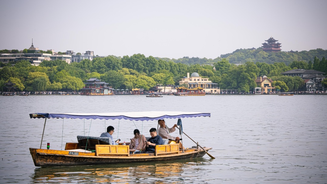 再创历史新高！国庆中秋假期前半程交通出行人数约12.43亿人次