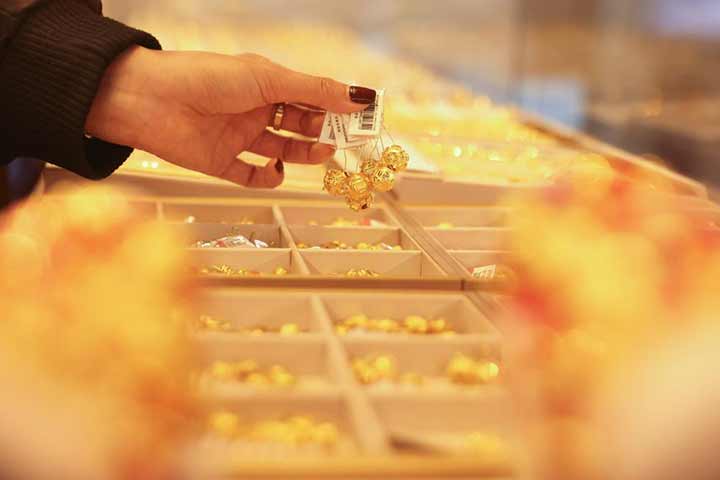 年内涨约50%！金价为何一路高歌？