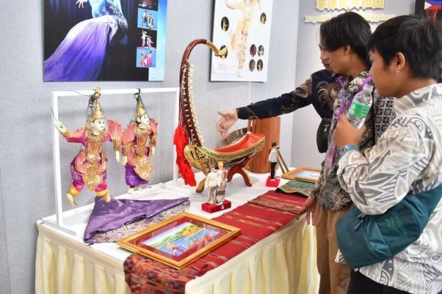 传统戏曲如何“圈粉”年轻观众