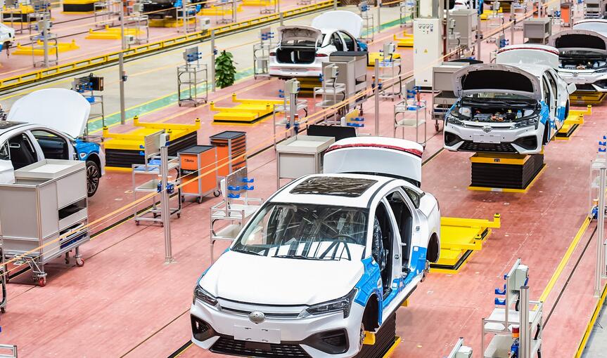 拥抱万亿级消费市场 汽车产业迎新机遇 