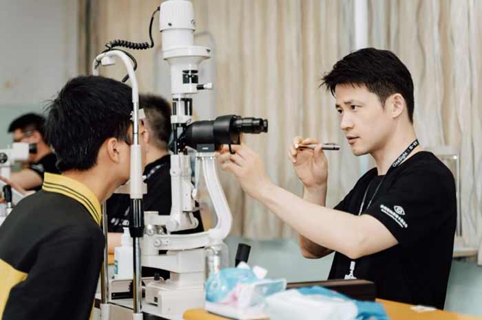 同一视界公益走进文山 上海爱尔暖心助力守护少年明眸