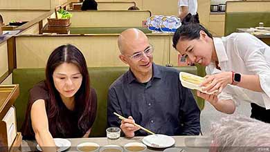 苹果首席运营官打卡海底捞 了解终端设备在餐饮场景落地应用