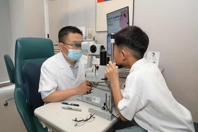 上海爱尔眼科医院暑期视力检查热潮来袭，钱朝旭主任提醒&ldquo;科学防控&rdquo;是关键