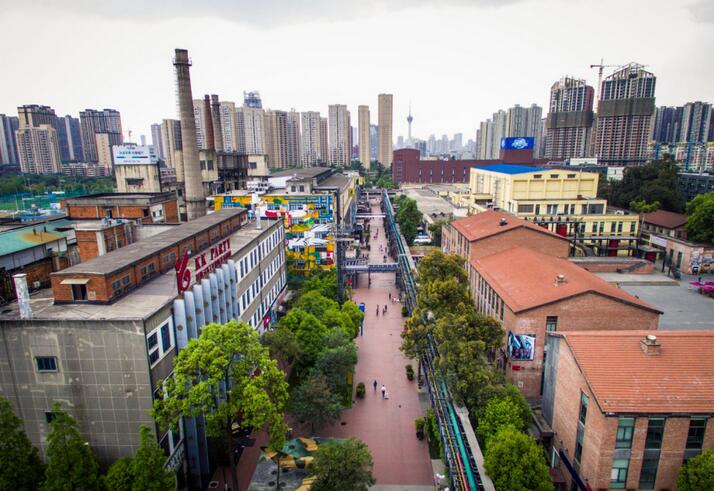 成都东郊记忆产业园年客流量超1800万人次，北京小米汽车工厂成热门打卡地&mdash;&mdash;硬核工业风出圈，工业旅游魅力何在？