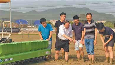 &ldquo;泥腿&rdquo;院士办起智慧农场（弘扬科学家精神） 
