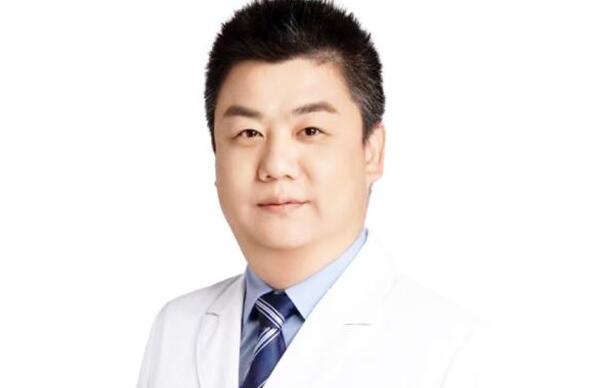 ​上海爱尔眼科浦东院区飞秒激光白内障手术让中老年人看得清