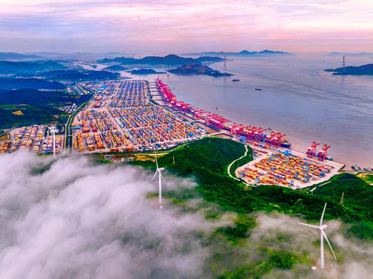 夏日中国丨迎风逐浪，海定波宁