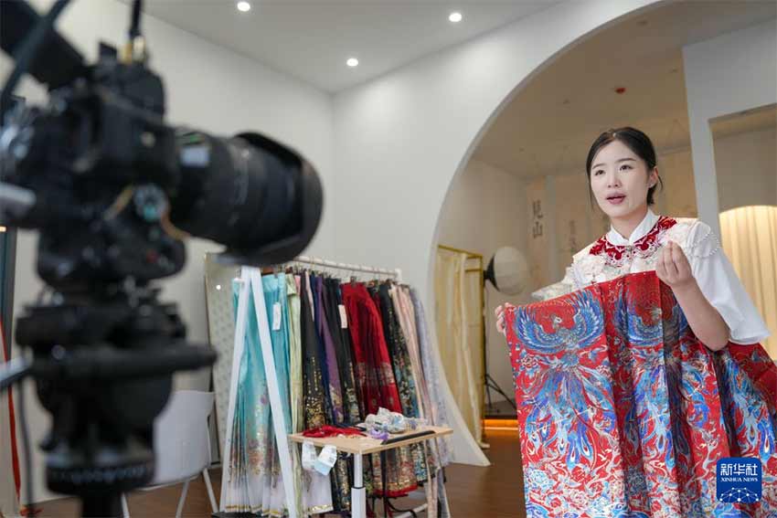 活力中国调研行丨汉服新经济 曹县正澎湃