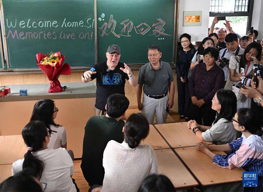 &ldquo;赛考斯&rdquo;回到曾任教学校