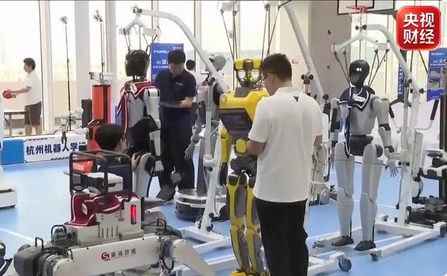 首批30名&ldquo;新生&rdquo;分科实训，持证上岗&mdash;&mdash;杭州有个机器人学校 