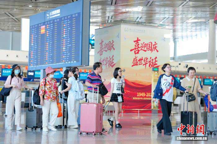 海南自贸港封关后首个国庆假期进出岛旅客同比增长11.76%
