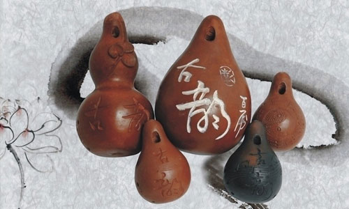 敦煌鸣沙山夜市上的乐器——埙