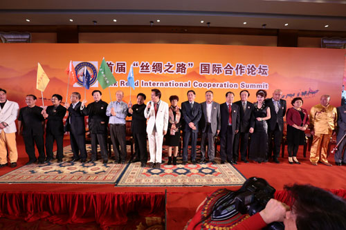 首届“丝绸之路”国际合作论坛在北京举行