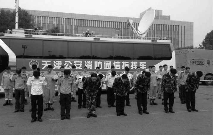 爆炸事故"头七"祭 全港船舶鸣笛3分钟默哀